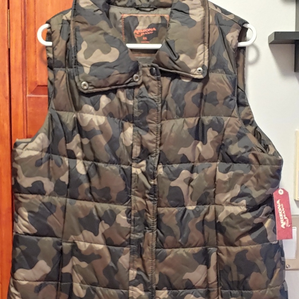 Camouflage puffer vest